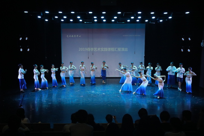 4舞蹈《民族舞表演性组合??.JPG